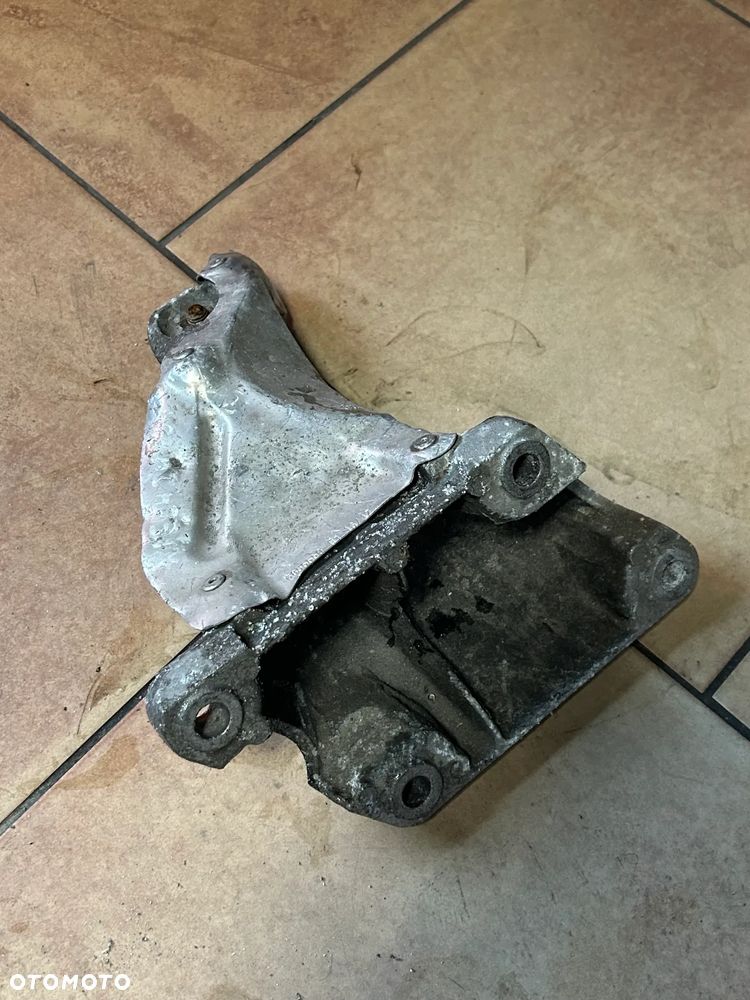 ŁAPA WSPORNIK SILNIKA PRAWA BMW X1 E84 F10 F30 F11 2.0B N20B20A 6785698 - 2