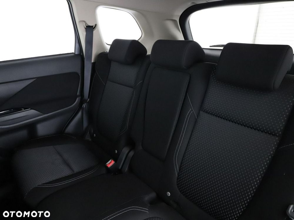 Mitsubishi Outlander 2.4 4WD - 18