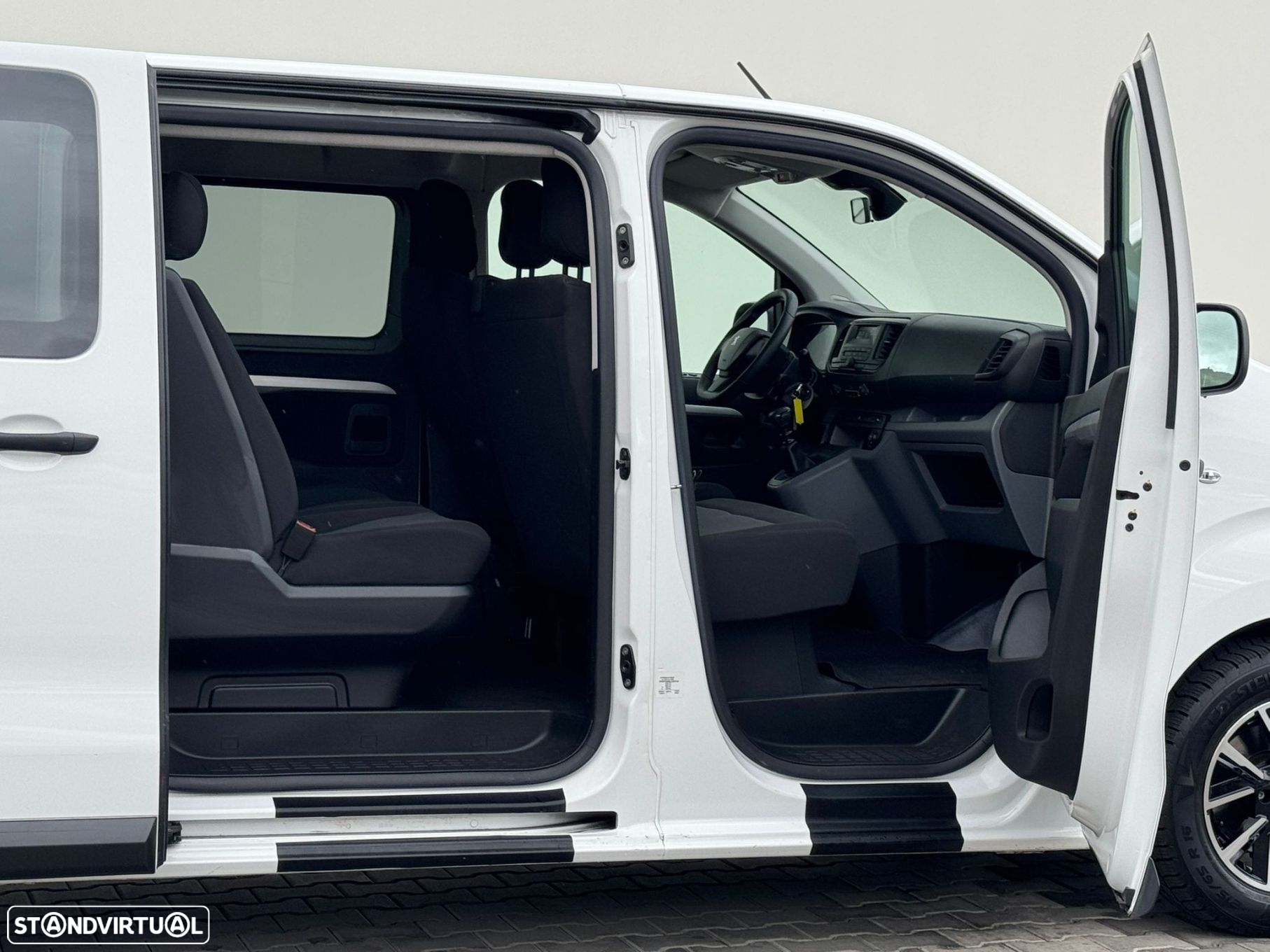 Peugeot Expert 2.0 BlueHDi L2H1 Semi-Vidrado - 18