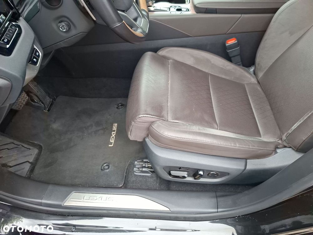Lexus RX 450h+ Omotenashi - 11