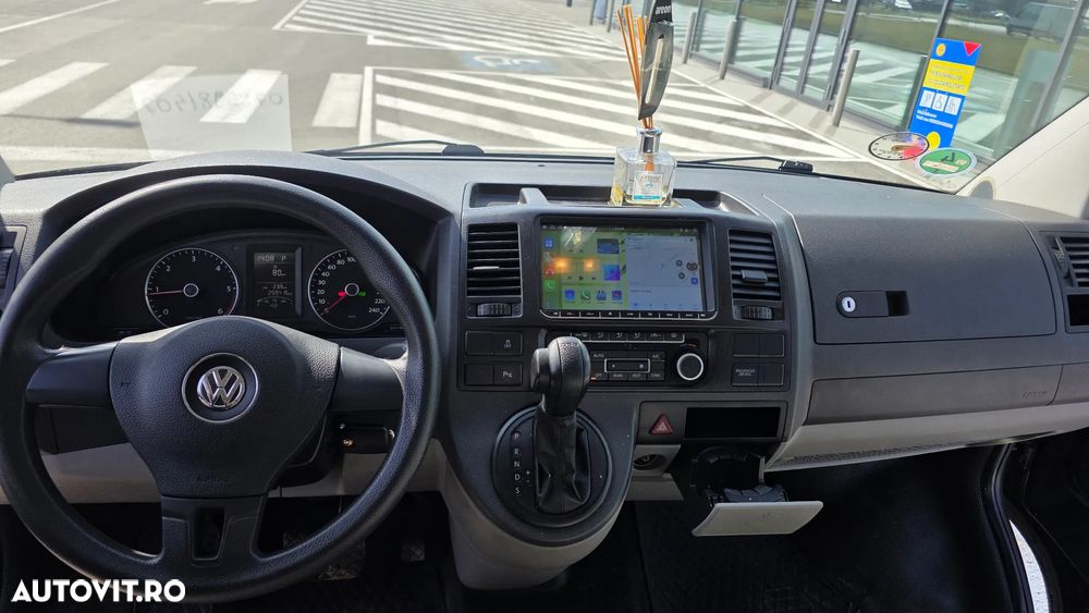 Volkswagen Caravelle - 12