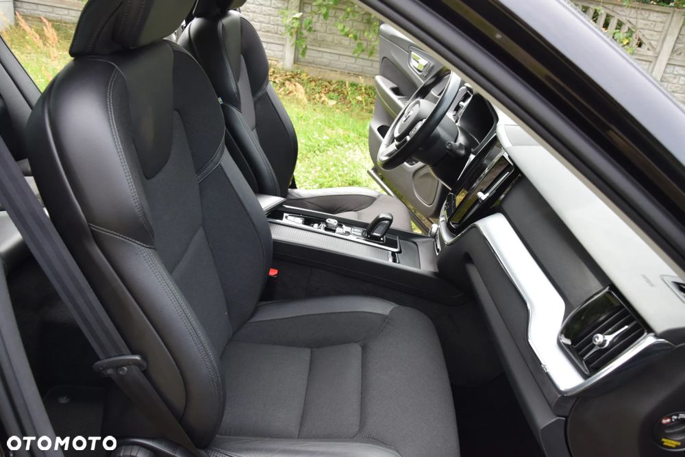 Volvo XC 60 B4 D AWD Geartronic Momentum Pro - 26