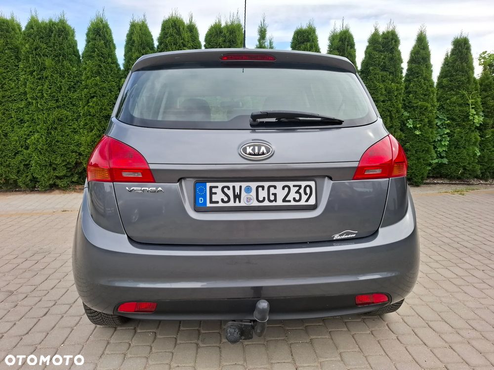 Kia Venga 1.4 CVVT UEFA EURO 2016 - 4