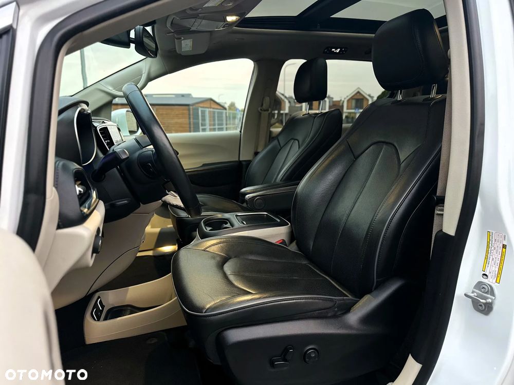 Chrysler Pacifica - 11