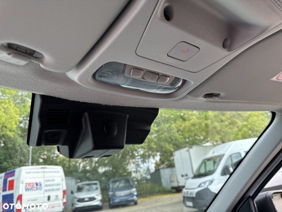 Ford Transit Courier - 27