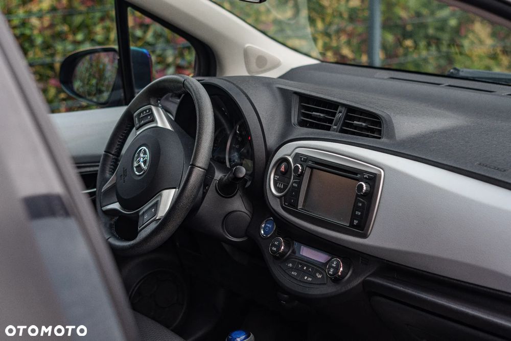 Toyota Yaris Hybrid 100 Life - 9