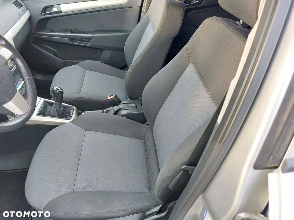 Opel Astra 1.8 Caravan Cosmo - 18