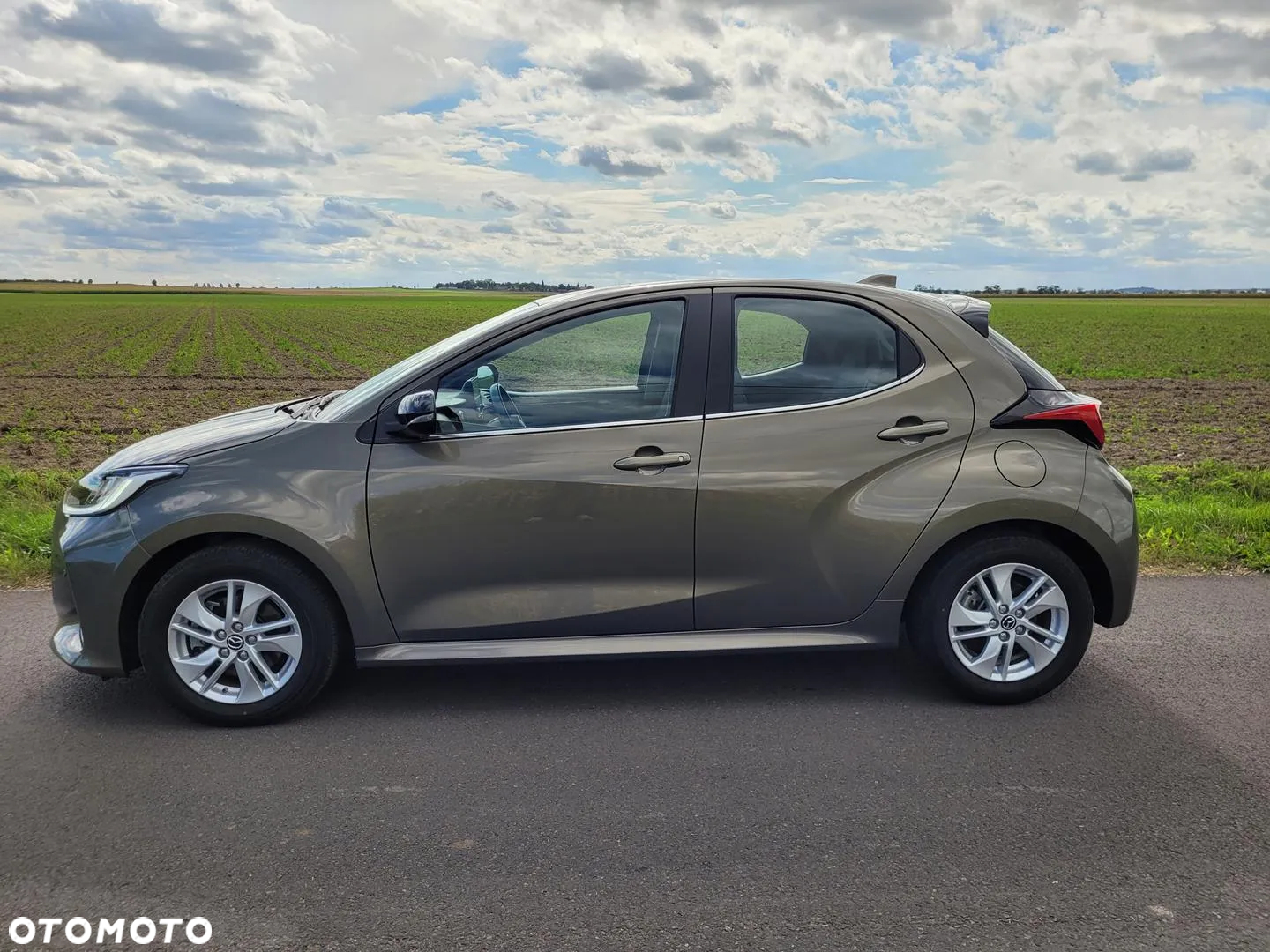 Mazda 2 Hybrid - 8