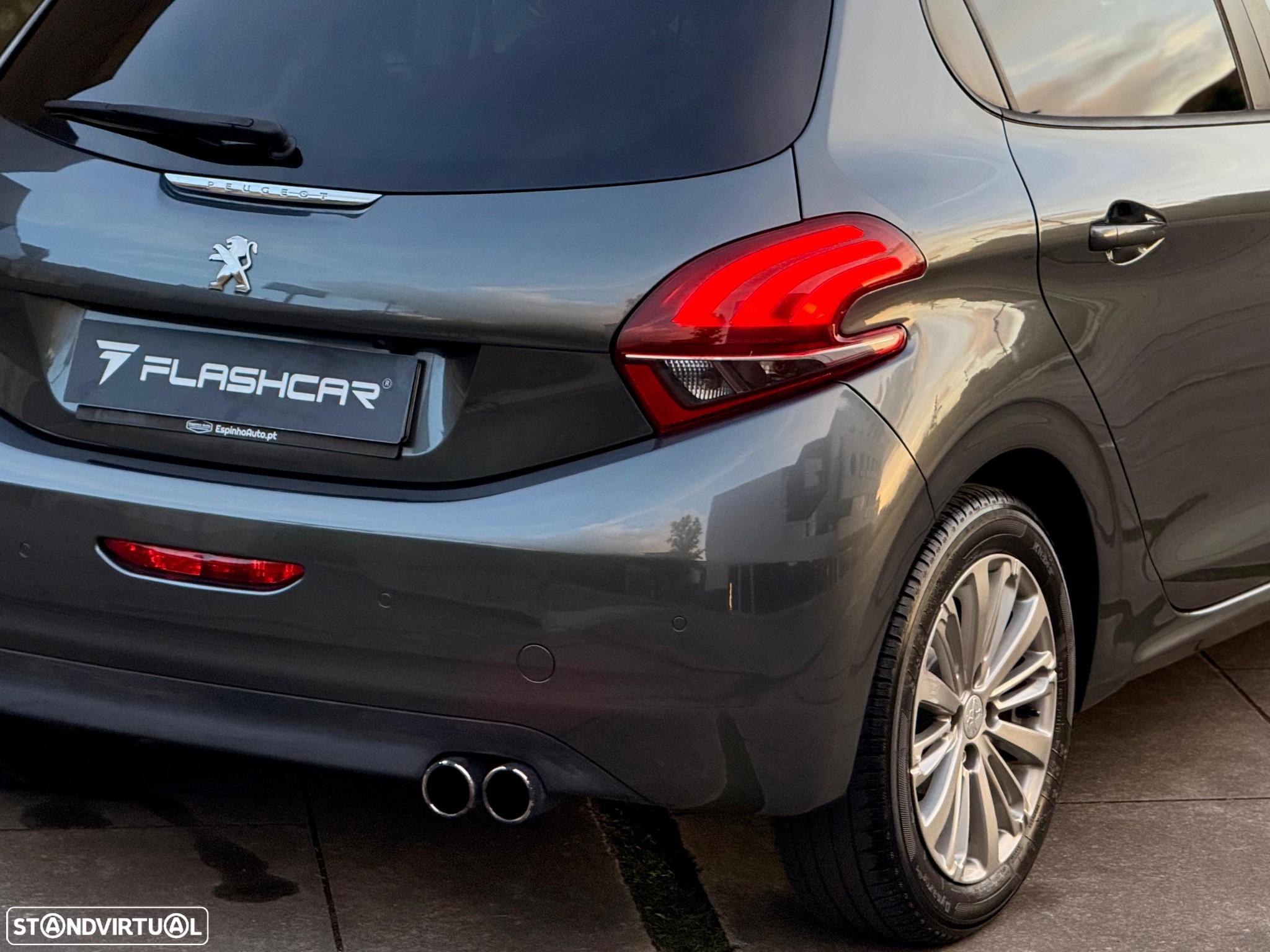 Peugeot 208 1.2 VTi SE Style - 17
