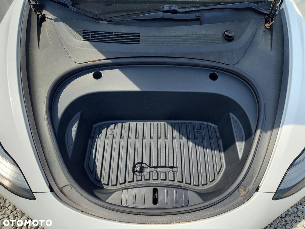 Tesla Model 3 - 10