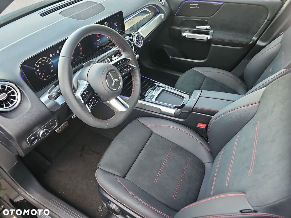 Mercedes-Benz GLB - 11
