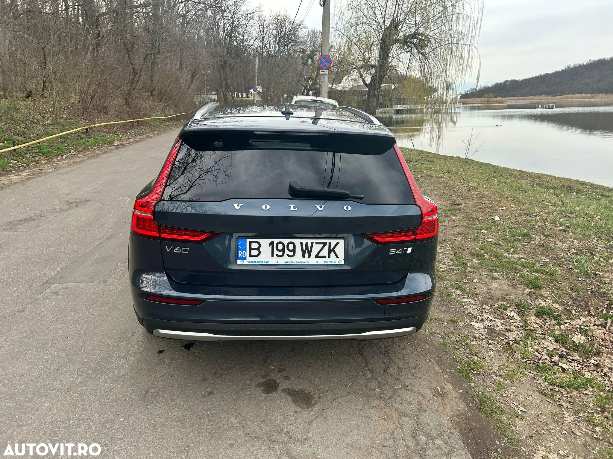 Volvo V60 B4 MHEV AT AWD Plus Bright - 3