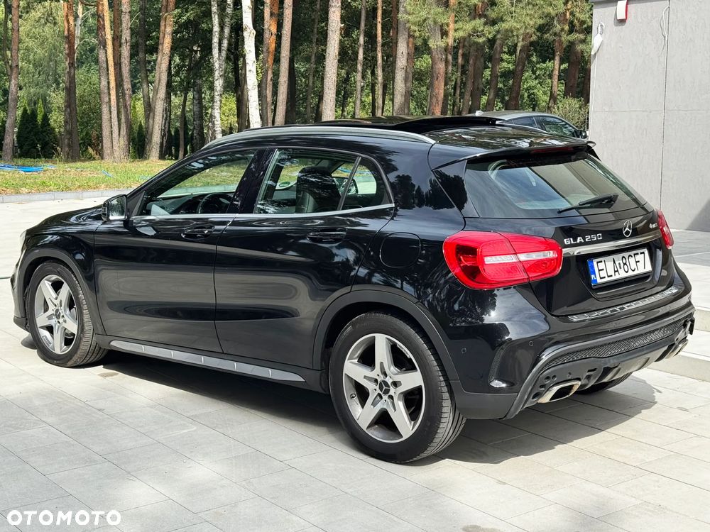 Mercedes-Benz GLA 250 4Matic 7G-DCT AMG Line - 10