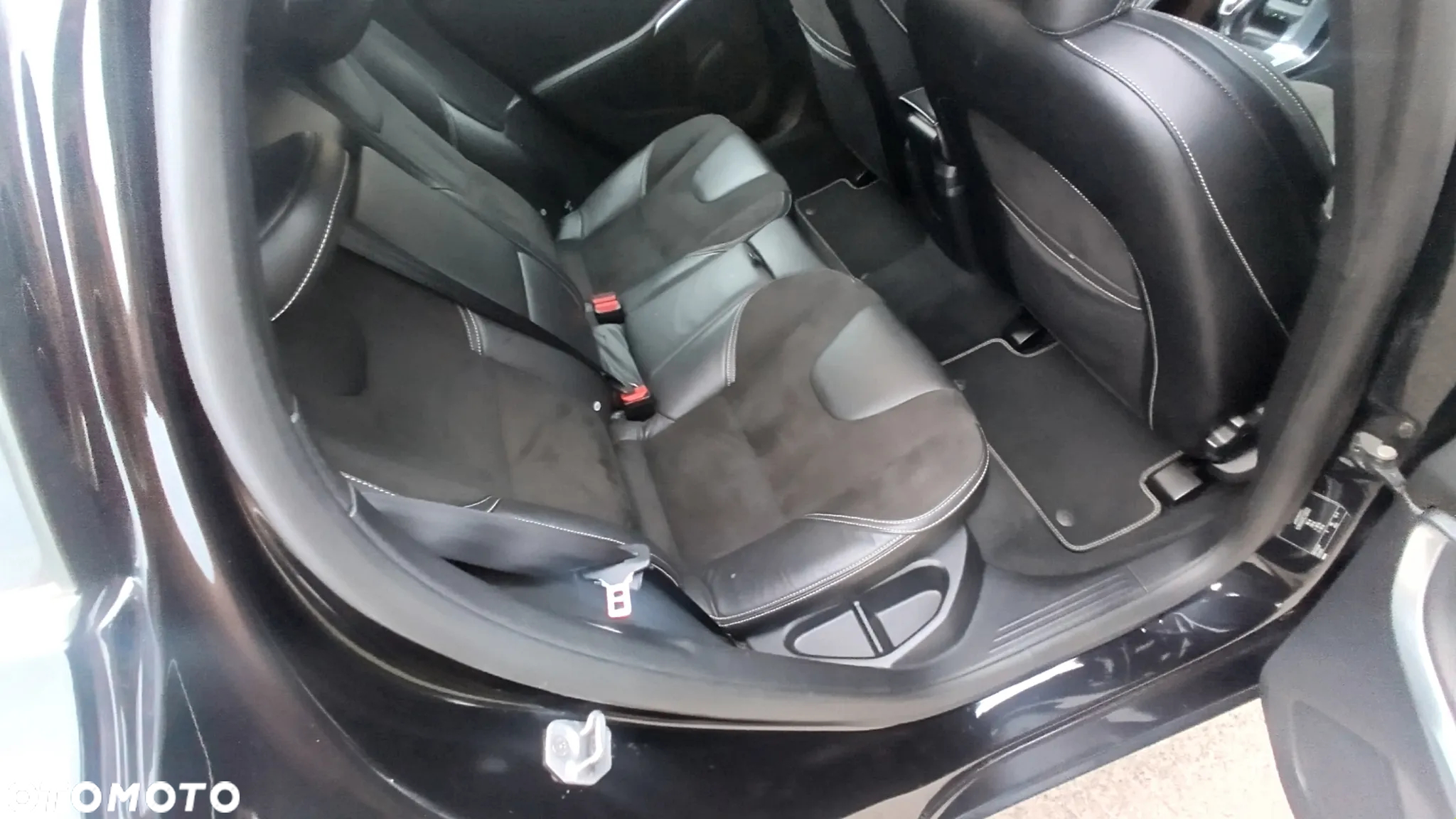 Volvo V40 D2 R-Design - 19