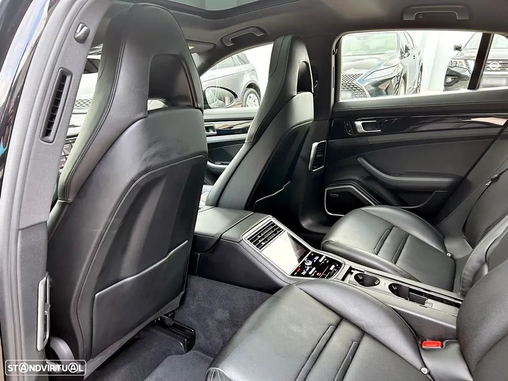 Porsche Panamera 4 E-Hybrid - 35