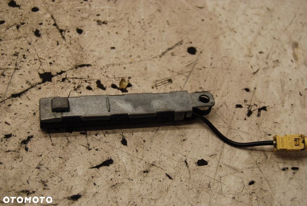 WZMACNIACZ ANTENY 5M0035577 VW GOLF V PLUS 5M0035577A - 2