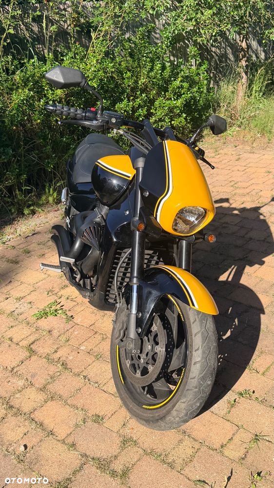 Suzuki Intruder - 13