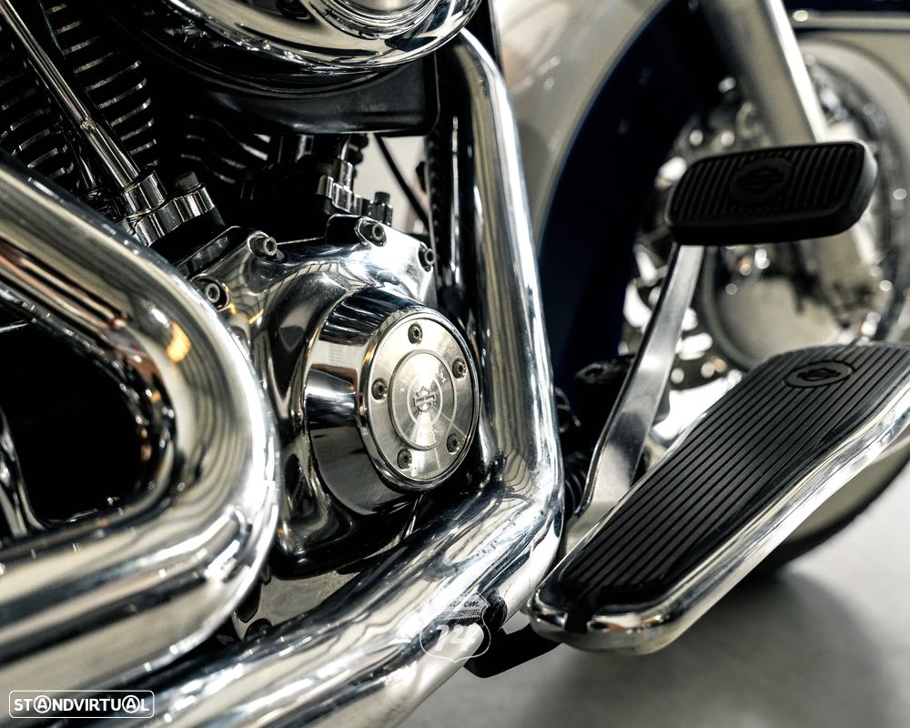 Harley-Davidson FLST Softail Deluxe - 11