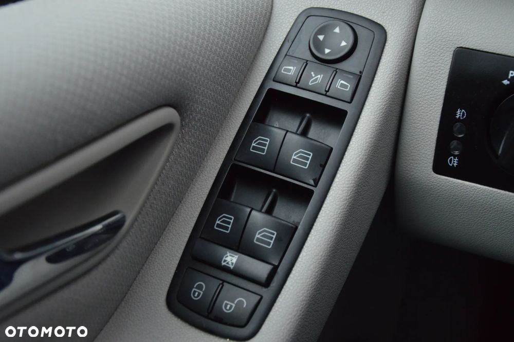 Mercedes-Benz Klasa B 180 BlueEFFICIENCY SPORT EDITION - 25