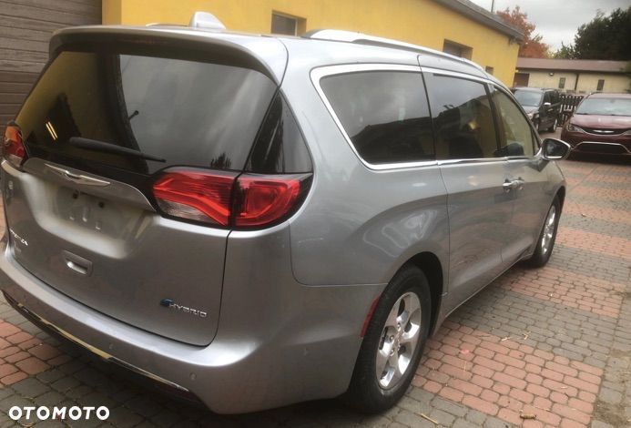 Chrysler Pacifica - 4