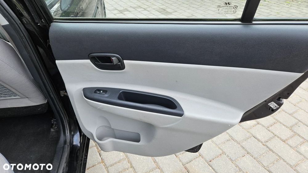 Hyundai Accent - 15