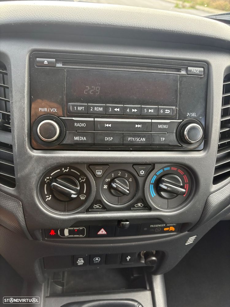 Mitsubishi L200 2.4 DI-D CD Campera Space Cab 3L 4WD - 25