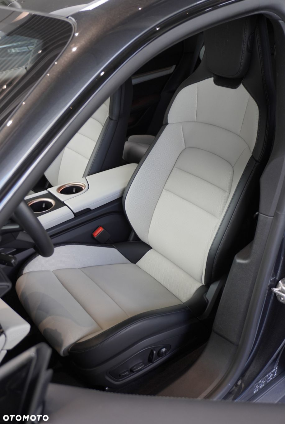 Porsche Taycan - 8