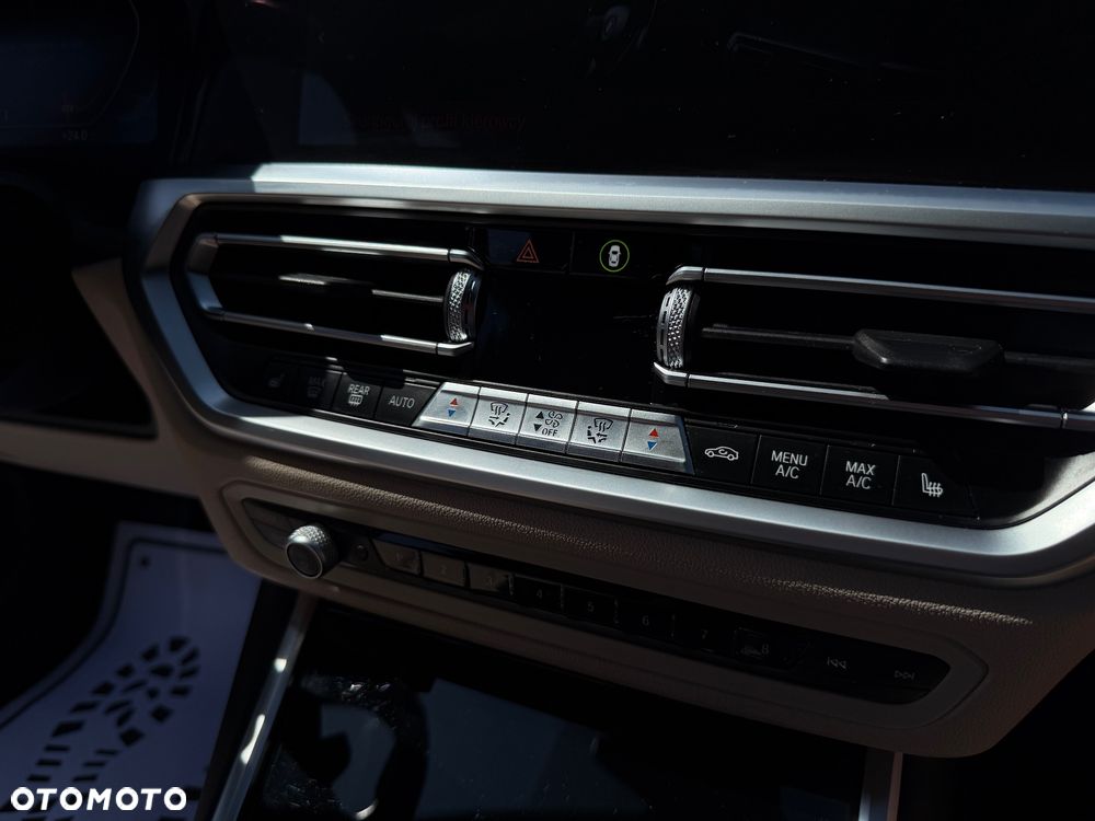 BMW Seria 3 330i xDrive M Sport - 29