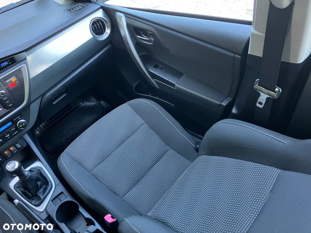 Toyota Auris 1.6 Prestige - 33