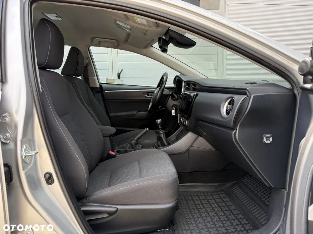 Toyota Corolla 1.6 Classic Plus - 11