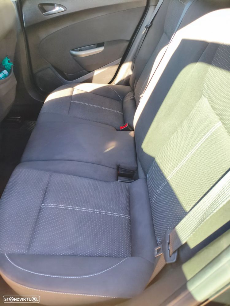 Opel Astra Sports Tourer - 12