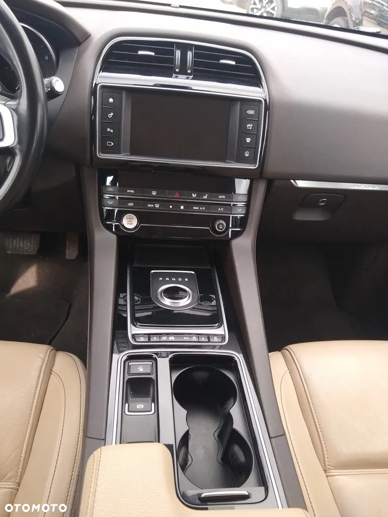 Jaguar F-Pace 2.0 i4D AWD Prestige - 11