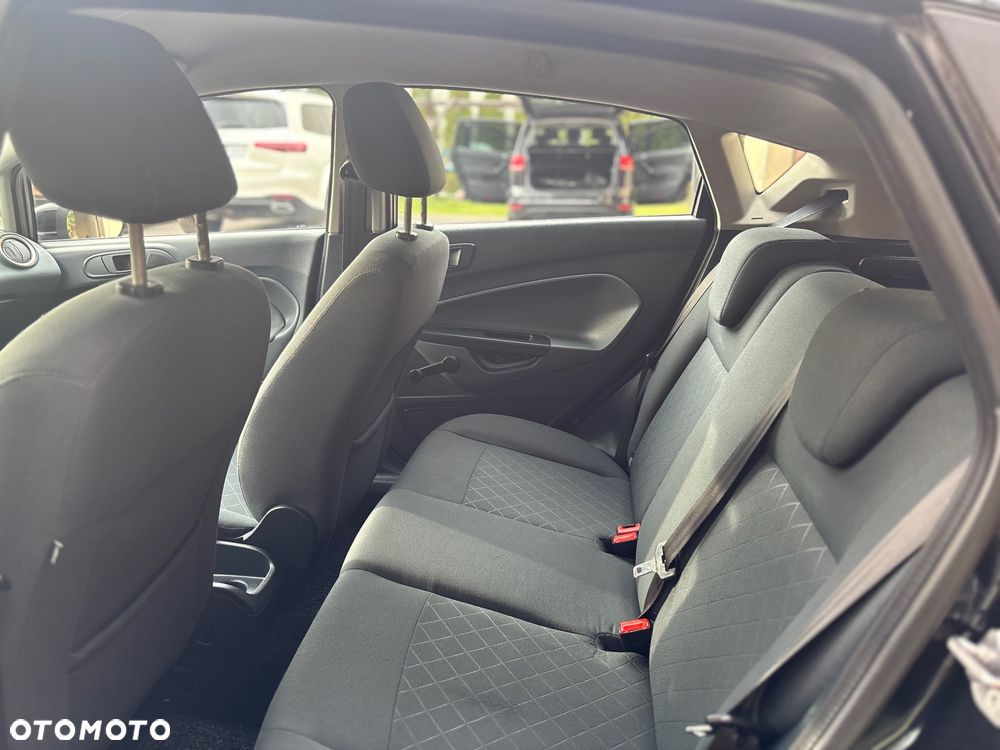 Ford Fiesta 1.4 Ghia - 25