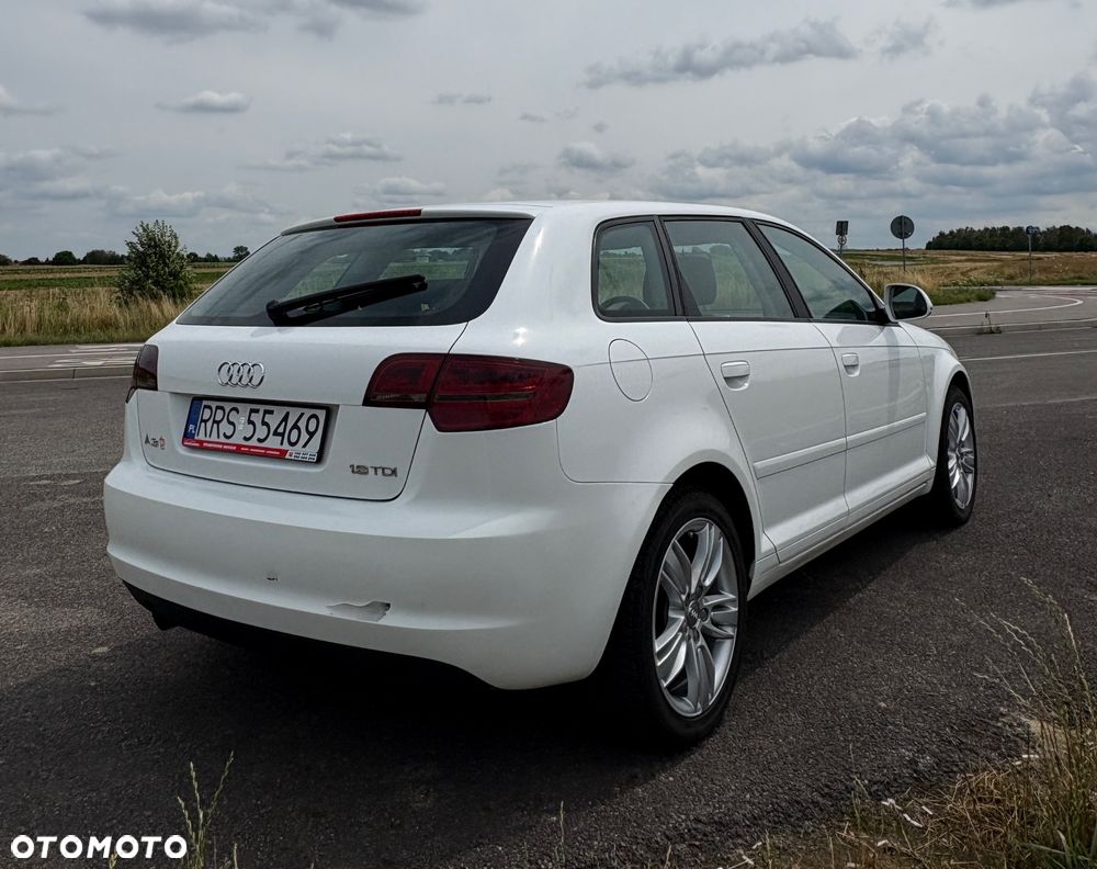 Audi A3 Sportback 1.6 TDI DPF Attraction - 9