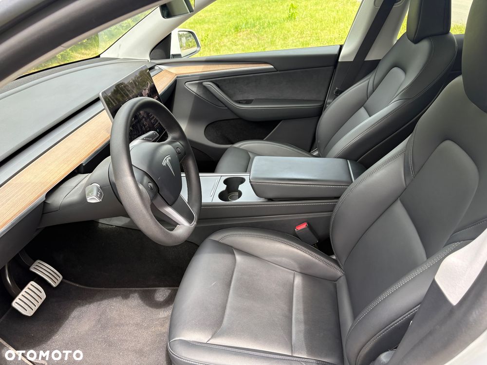 Tesla Model Y Performance AWD - 13