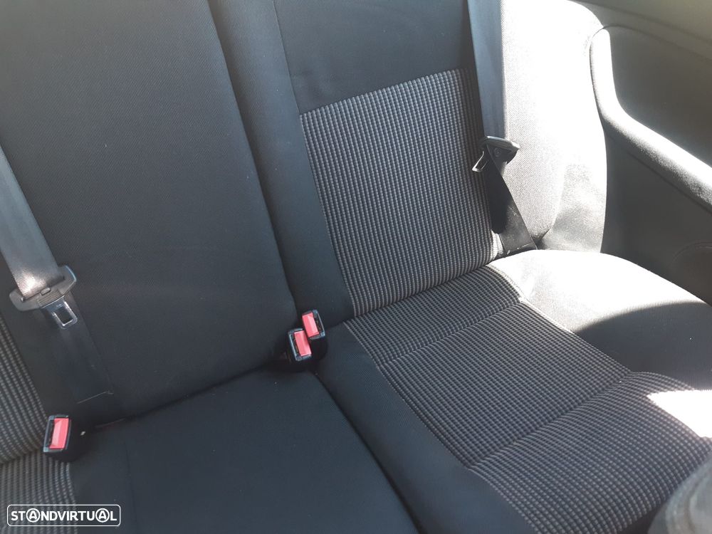 VW Golf 1.9 TDi Highline - 6