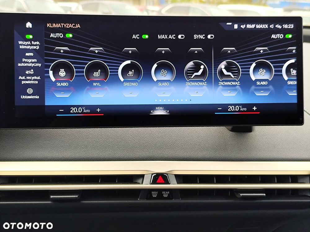 BMW iX xDrive40 76.6kWh Signature - 24