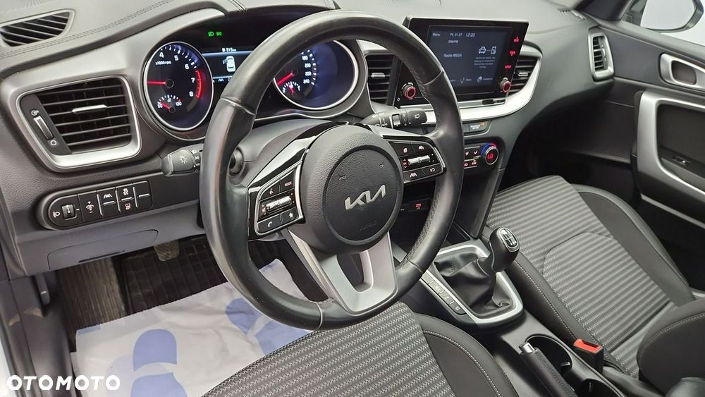 Kia Ceed 1.5 T-GDI M - 10