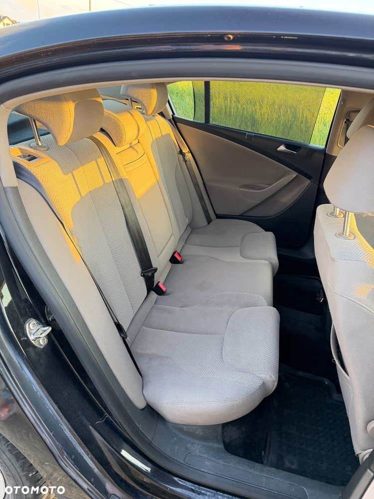Volkswagen Passat 2.0 TDI DPF Comfortline - 19