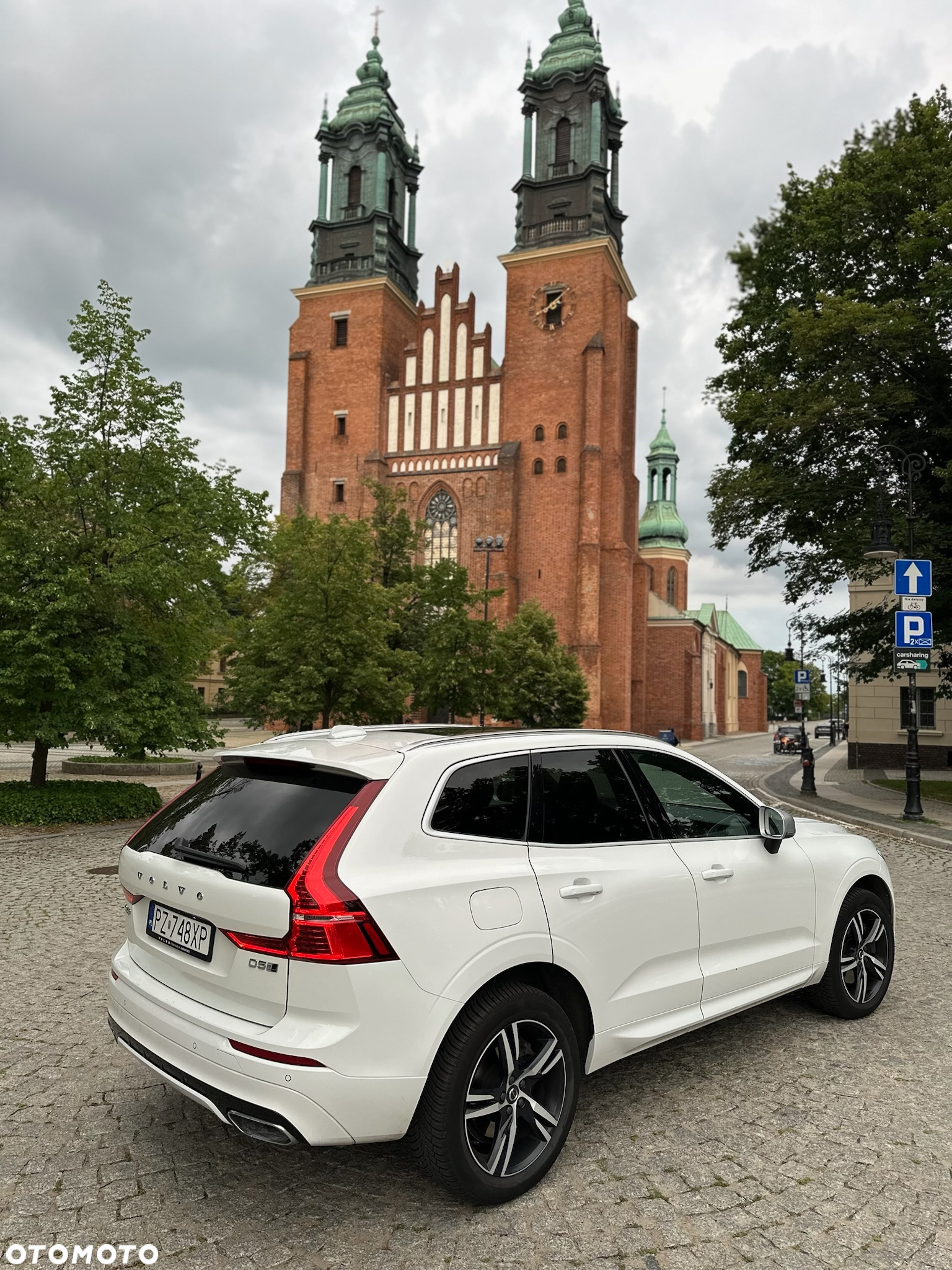 Volvo XC 60 D5 SCR AWD R-Design - 6