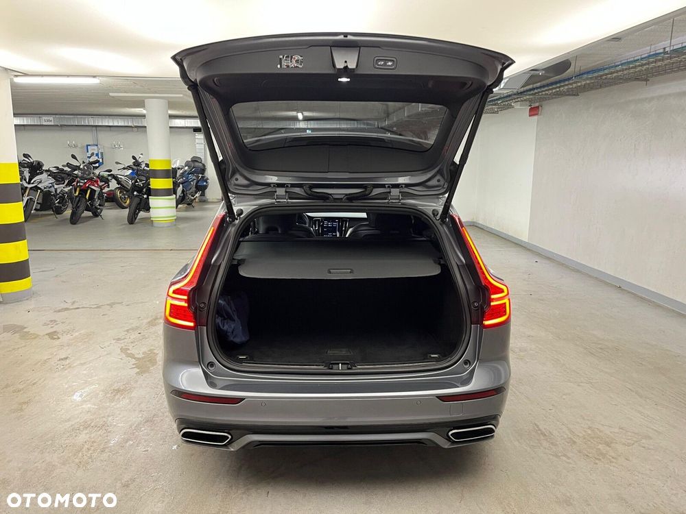 Volvo V60 B4 B R-Design - 31