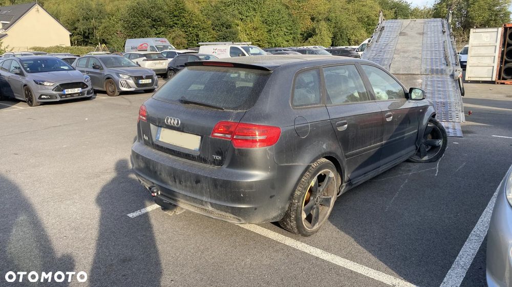 Audi A3 Sportback 2.0 TDI DPF S line Sportpaket - 4