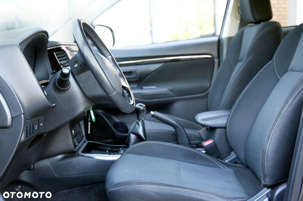Mitsubishi Outlander - 17