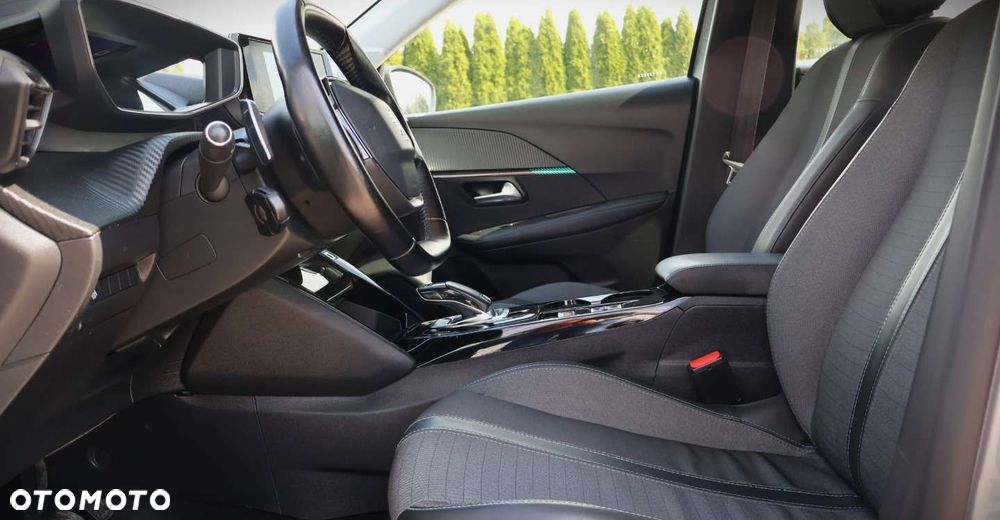 Peugeot 208 - 16