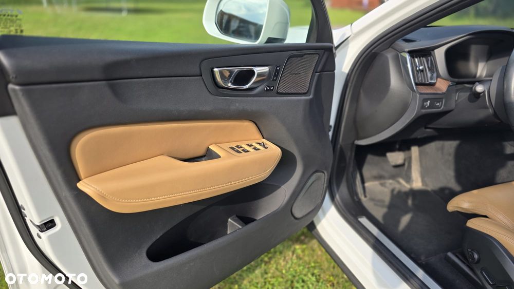 Volvo XC 60 B4 D Inscription - 16