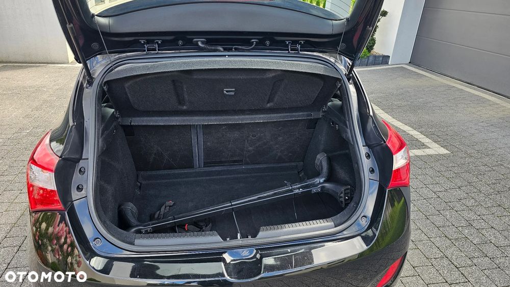 Hyundai i30 blue 1.6 CRDi Trend - 10