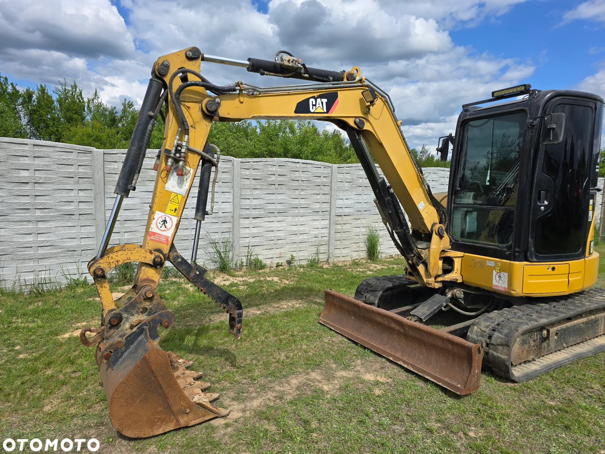 Caterpillar - 7