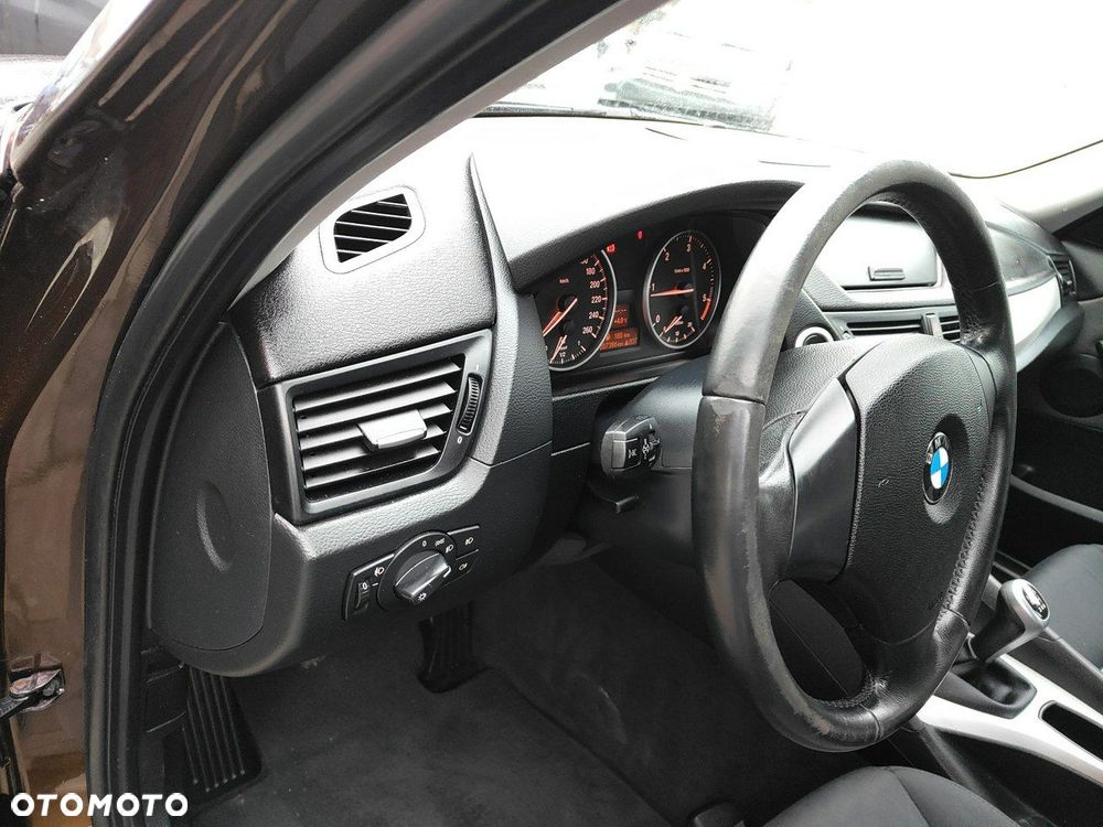BMW X1 sDrive18d xLine - 13