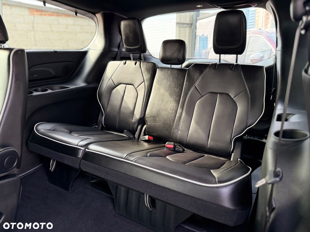 Chrysler Pacifica - 32