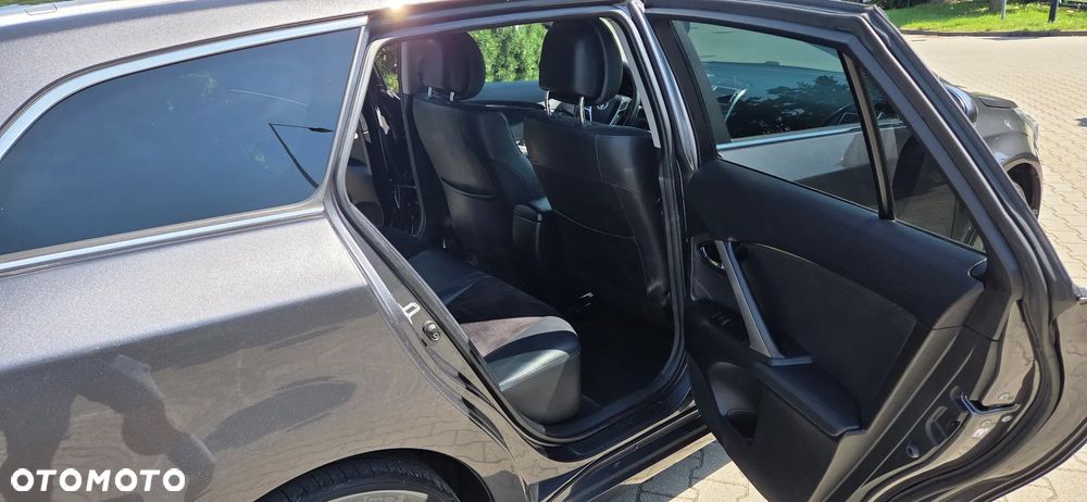 Toyota Avensis 1.8 Premium - 24